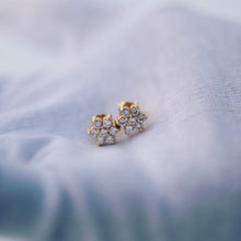 Load image into Gallery viewer, VS 0.75 CT Diamond Cluster Earrings
